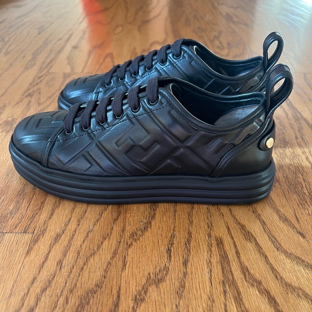 😊SOLD😊Fendi FF-embossed black leather flatform sneakers in 37
